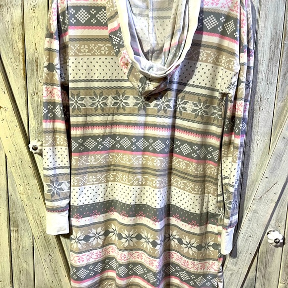 Simply Vera Vera Wang Tops - Simply Vera ladies like new Adorable soft hoodie!!